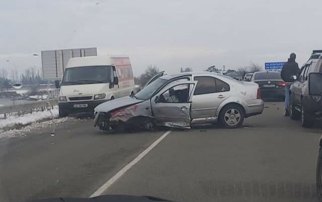 ავარია ქუთაისი-სამტრედიის გზაზე – დაშავებულია რამდენიმე ადამიანი