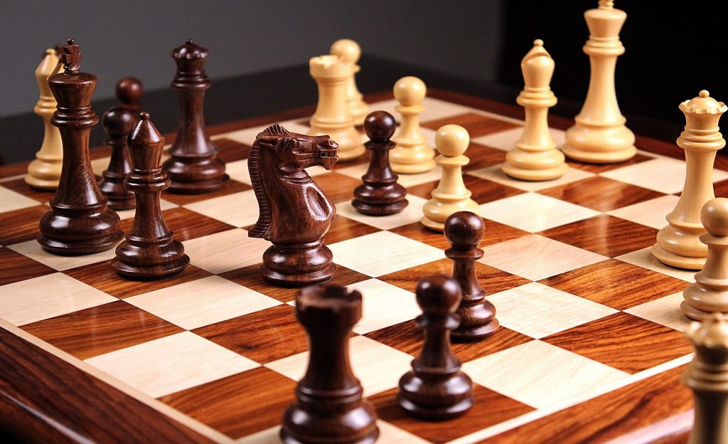 მოსწავლეები ჭადრაკს პირველ კლასში სავალდებულო საგნად შეისწავლიან