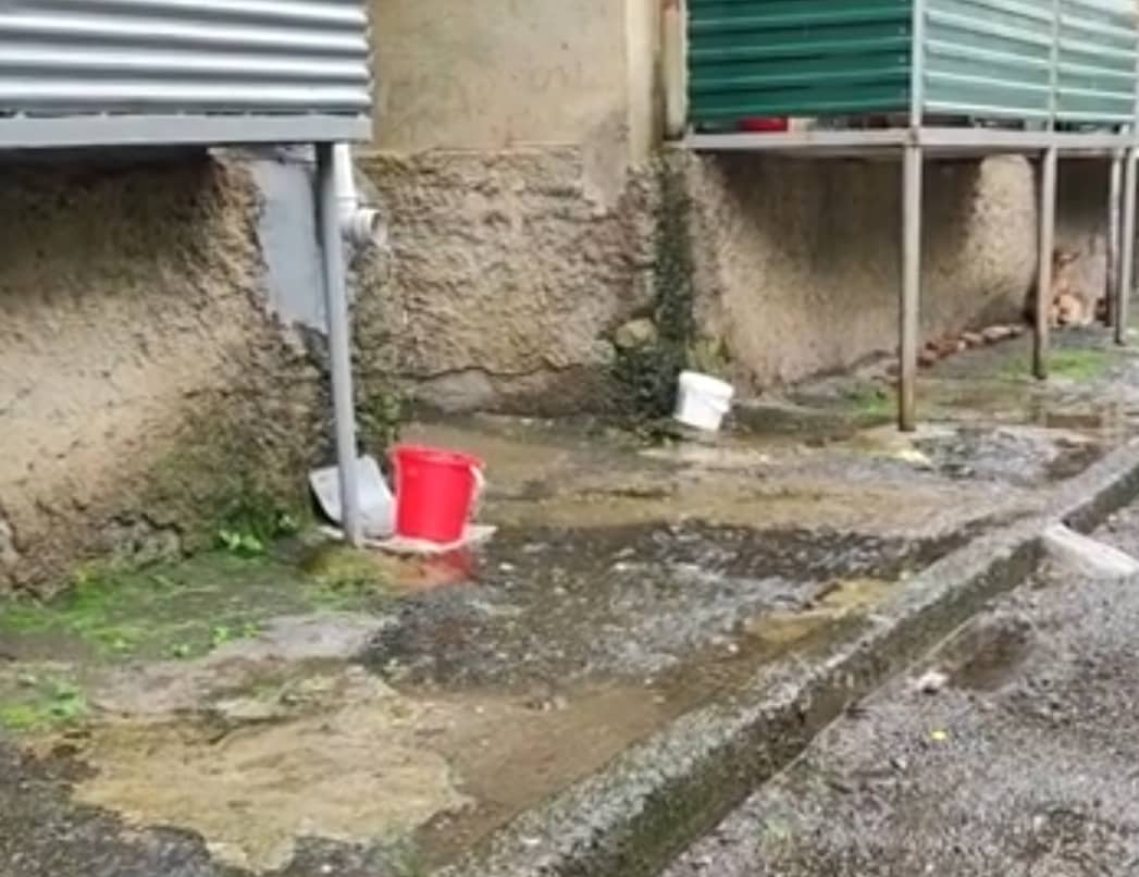 ტყიბულში მოსახლეობისთვის წყლის მომარაგების ერთადერთი გზა წვიმაა (Video)