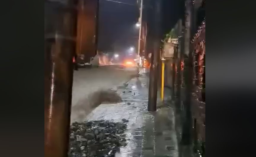 გადაუღებელი წვიმის შედეგად ხარაგაულის ქუჩები დაიტბორა