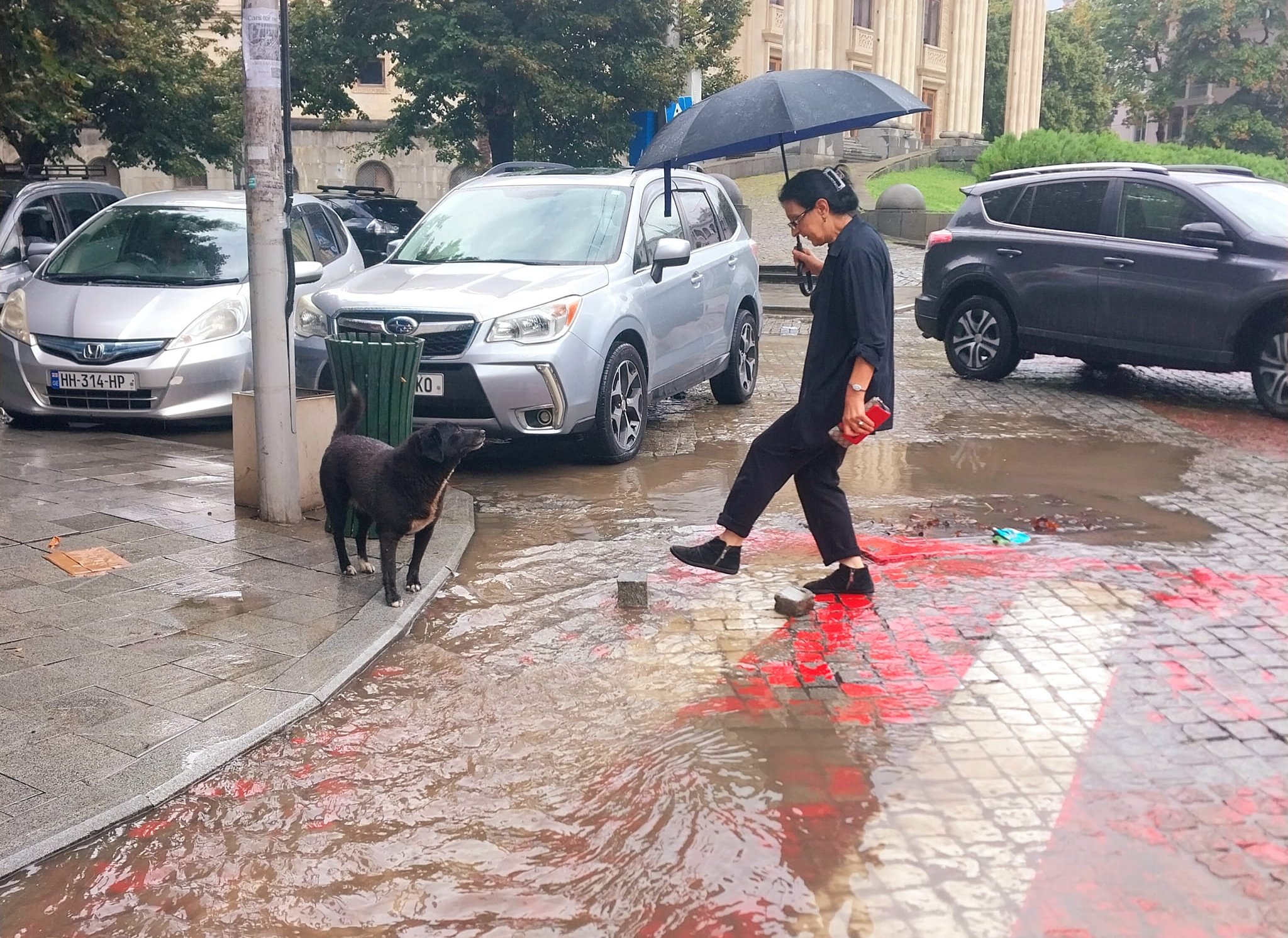 ქუთაისში ხანმოკლე წვიმის შედეგად ქუჩები იტბორება – ადგილობრივები ხელისუფლებას ქმედითი ნაბიჯების გადადგმისკენ მოუწოდებენ