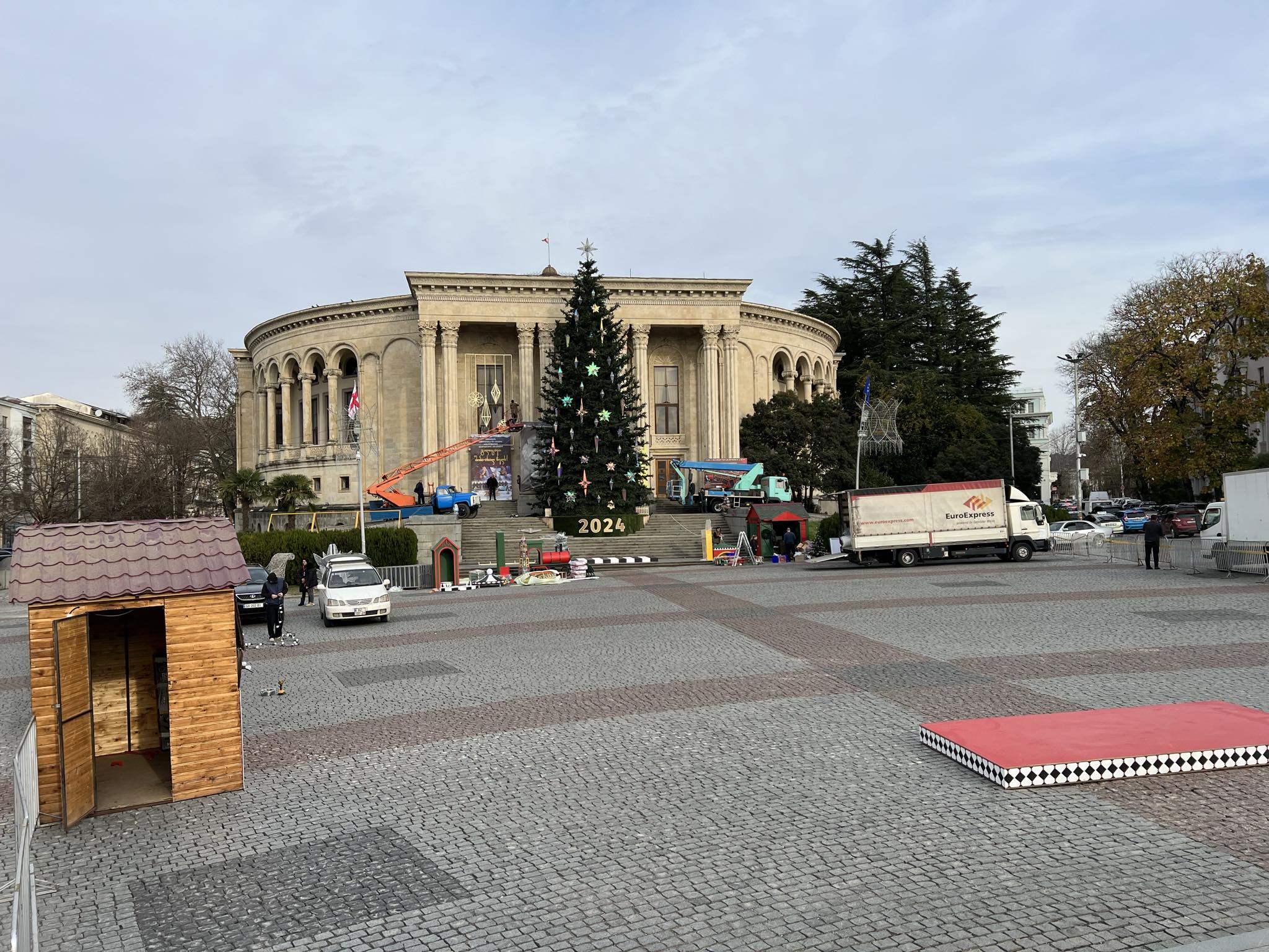 ქუთაისში საახალწლო სამზადისი დასკვნით ეტაპზეა