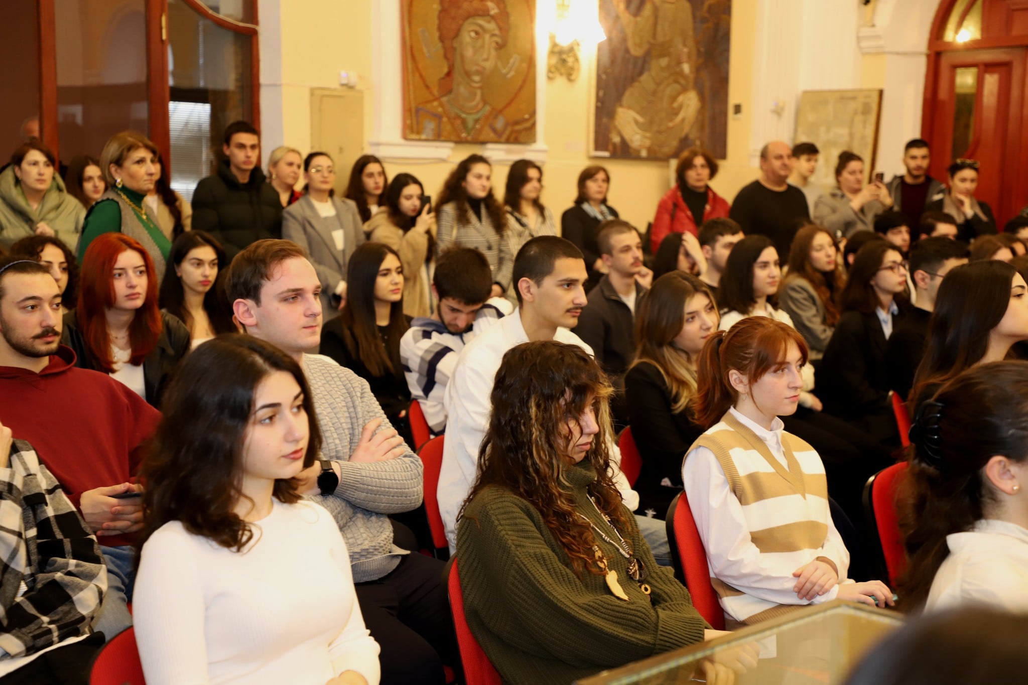 უმაღლესი შეფასების მქონე ქუთაისელ სტუდენტებს მადლობის სიგელები და ფულადი ჯილდოები გადაეცათ