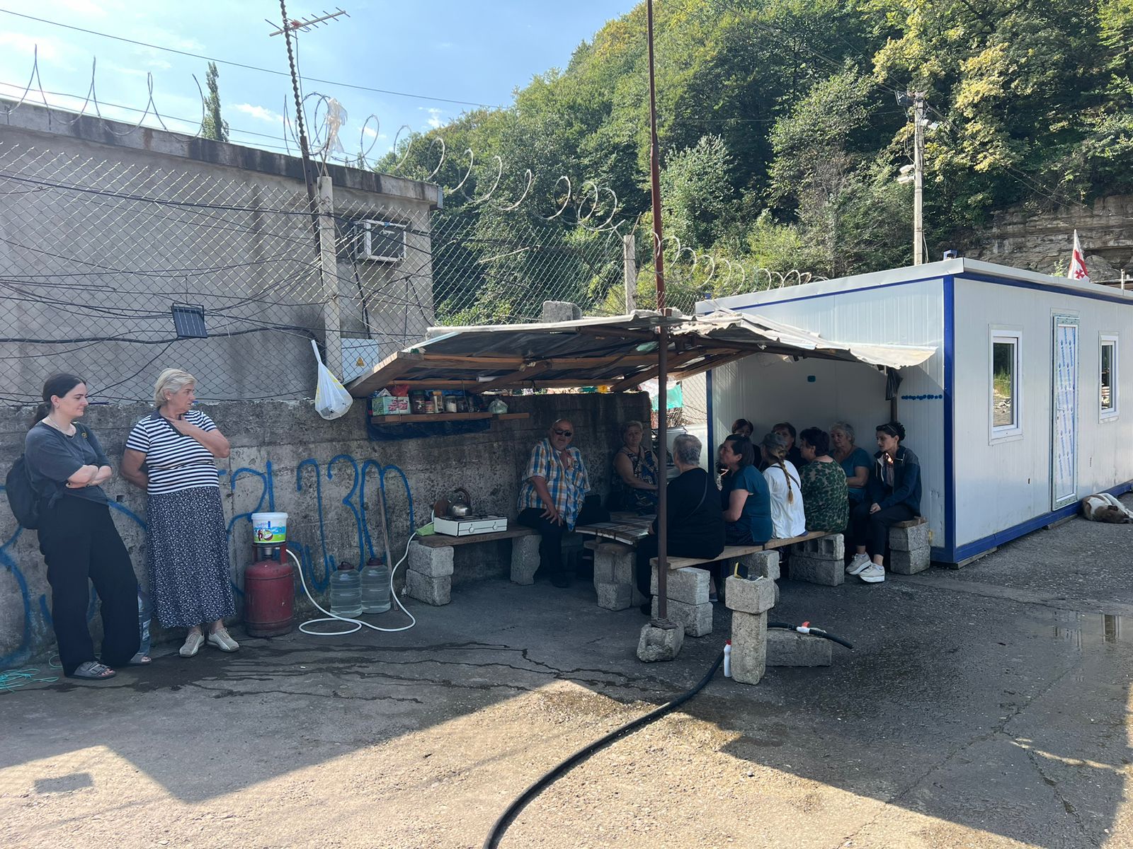 “რამდენიმე ადამიანი პირს ამოიკერავს და დავიწყებთ შიმშილობას” – შუქრუთის მოსახლეობა დღეს პროტესტის უკიდურეს ფორმას მიმართავს