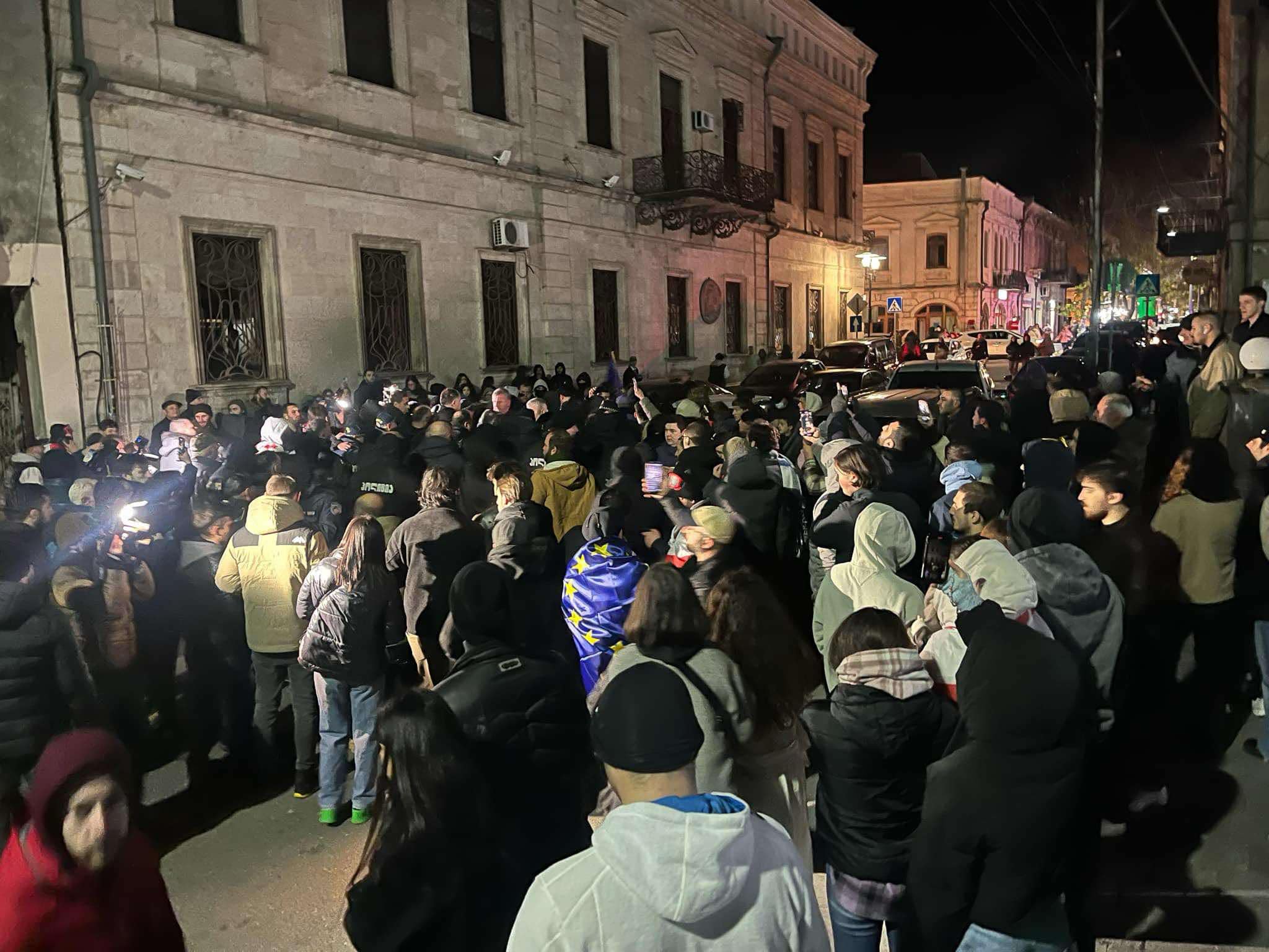 ქუთაისში საპროტესტო აქციაზე მოზარდი დააკავეს