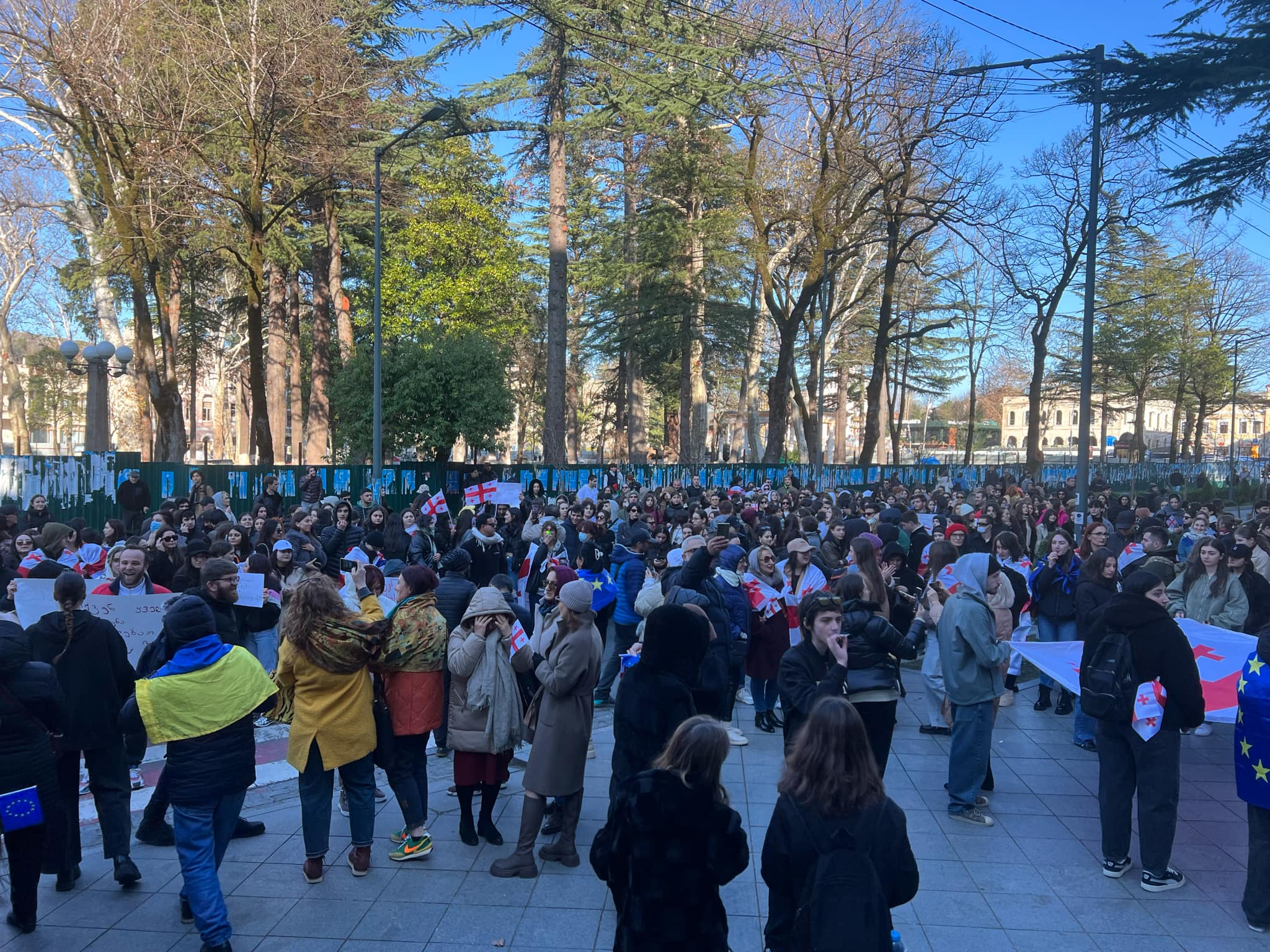 ქუთაისის მერიასთან საპროტესტო აქცია მიმდინარეობს